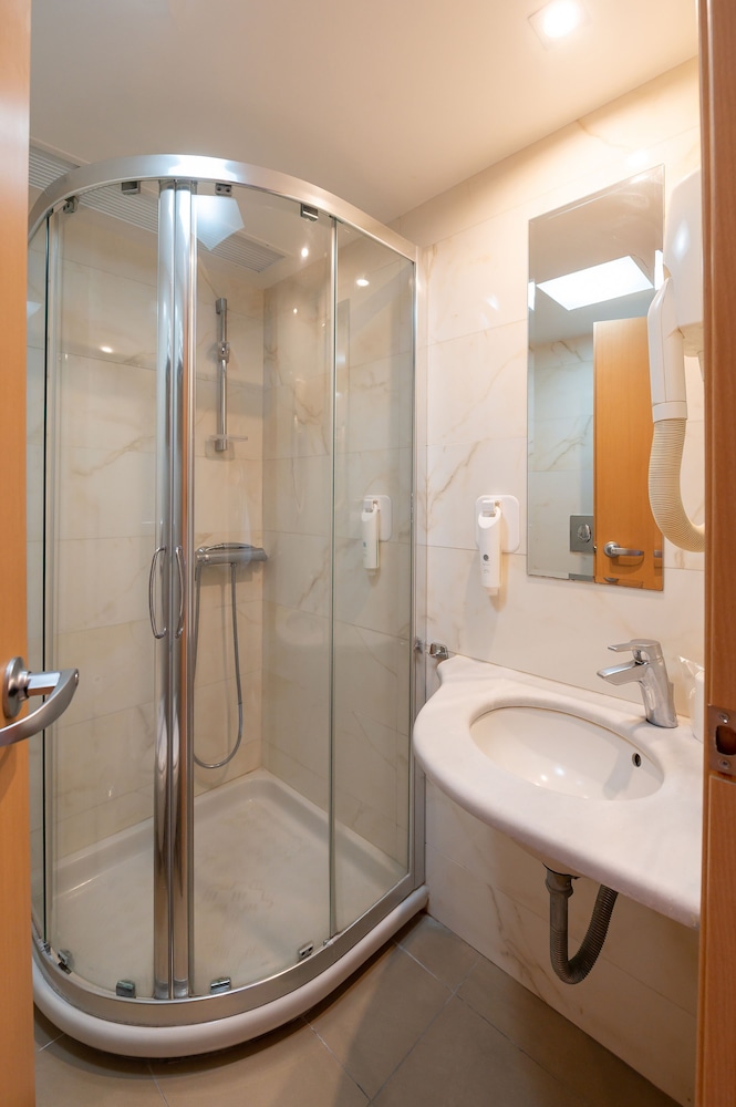 Maritina Hotel — Hotel rooms in Kos Town, South Aegean