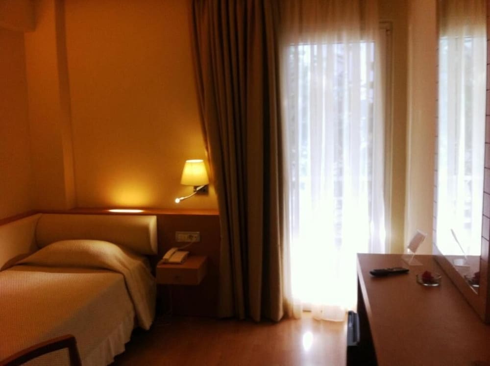 Maritina Hotel — Hotel rooms in Kos Town, South Aegean