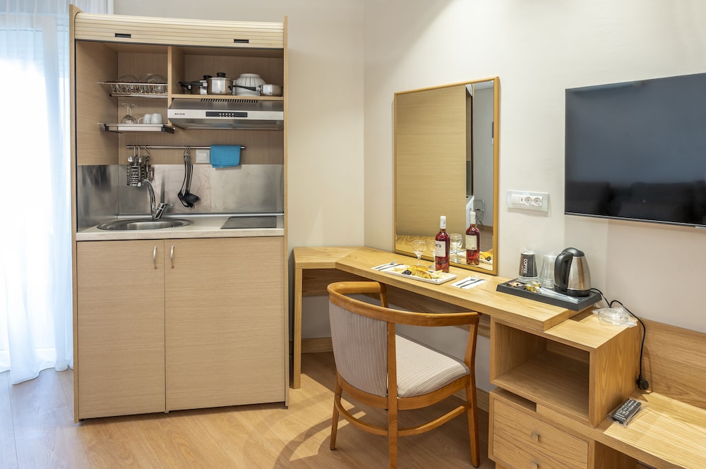 Maritina Hotel — Hotel rooms in Kos Town, South Aegean