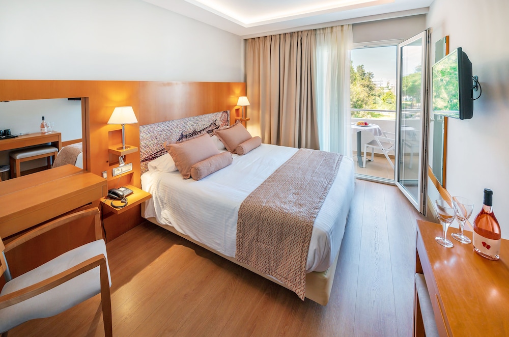 Maritina Hotel — Hotel rooms in Kos Town, South Aegean