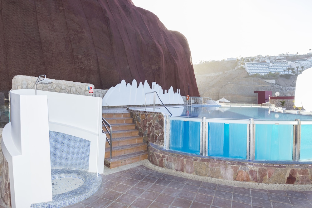 Gloria Palace Royal Hotel & Spa — Swimming pool in Puerto Rico, Canary Islands