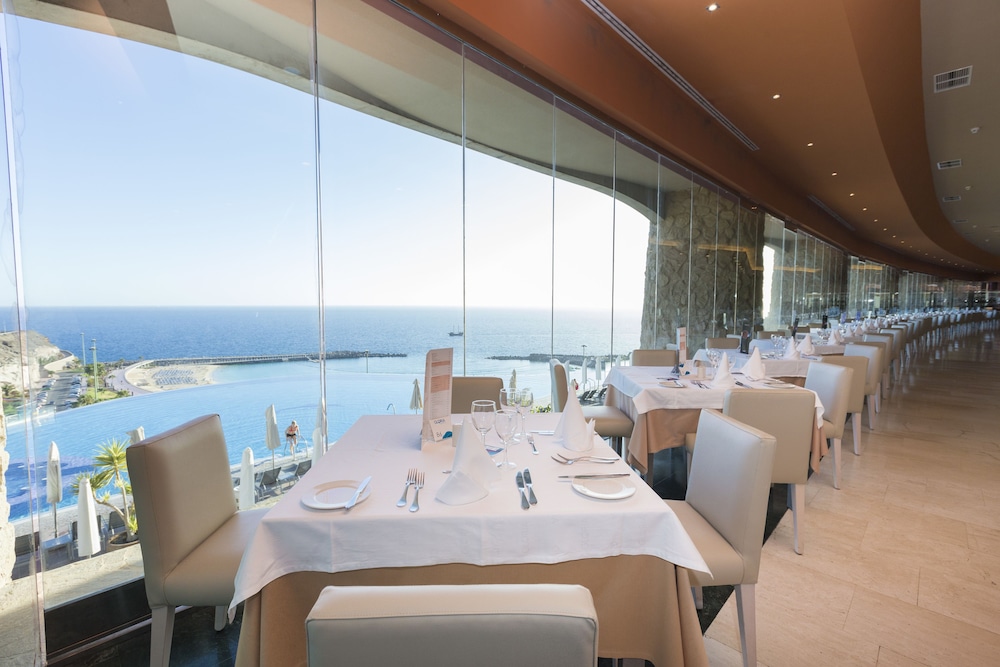 Gloria Palace Royal Hotel & Spa — Restaurant & bars in Puerto Rico, Canary Islands