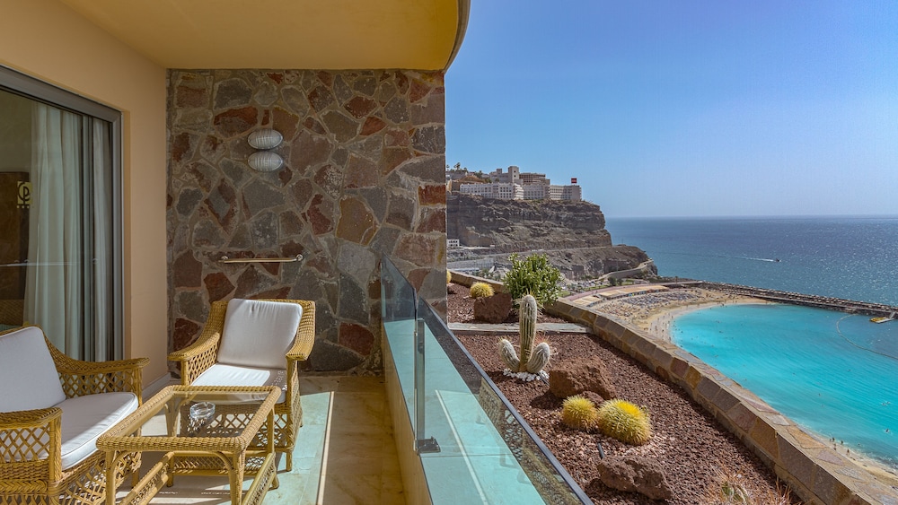 Gloria Palace Royal Hotel & Spa — Hotel rooms in Puerto Rico, Canary Islands