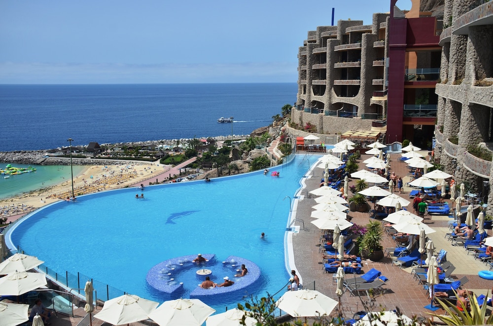 Gloria Palace Royal Hotel & Spa — Swimming pool in Puerto Rico, Canary Islands