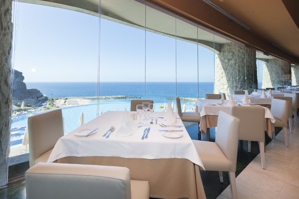 Gloria Palace Royal Hotel & Spa — Restaurant & bars in Puerto Rico, Canary Islands