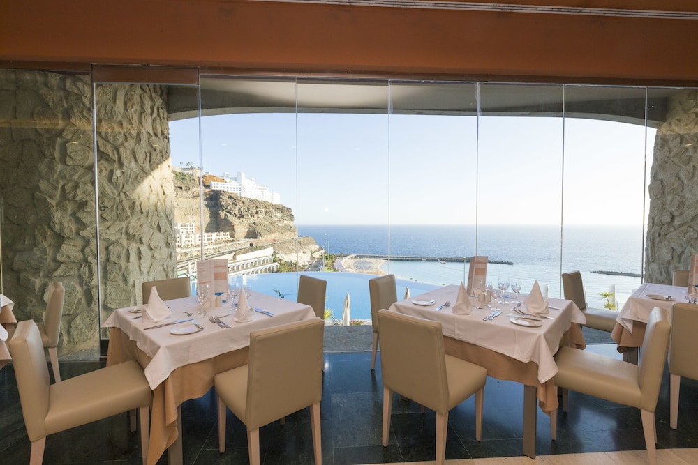 Gloria Palace Royal Hotel & Spa — Restaurant & bars in Puerto Rico, Canary Islands