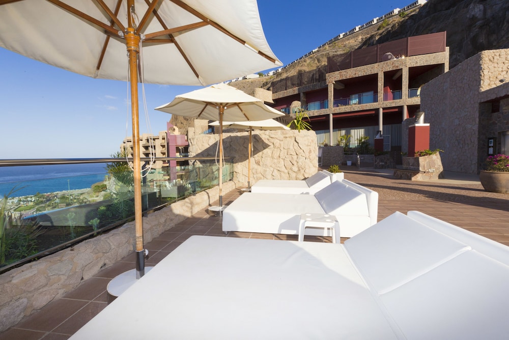 Gloria Palace Royal Hotel & Spa — Hotel building in Puerto Rico, Canary Islands
