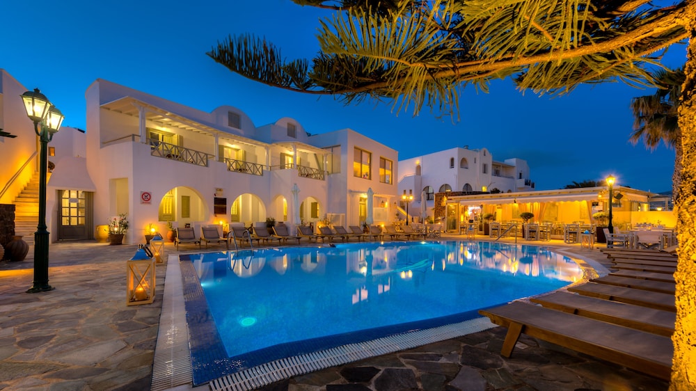 Hotel Mathios Village — Swimming pool in Akrotiri, South Aegean
