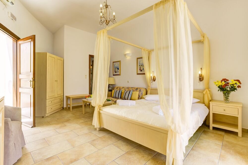 Hotel Mathios Village — Hotel rooms in Akrotiri, South Aegean