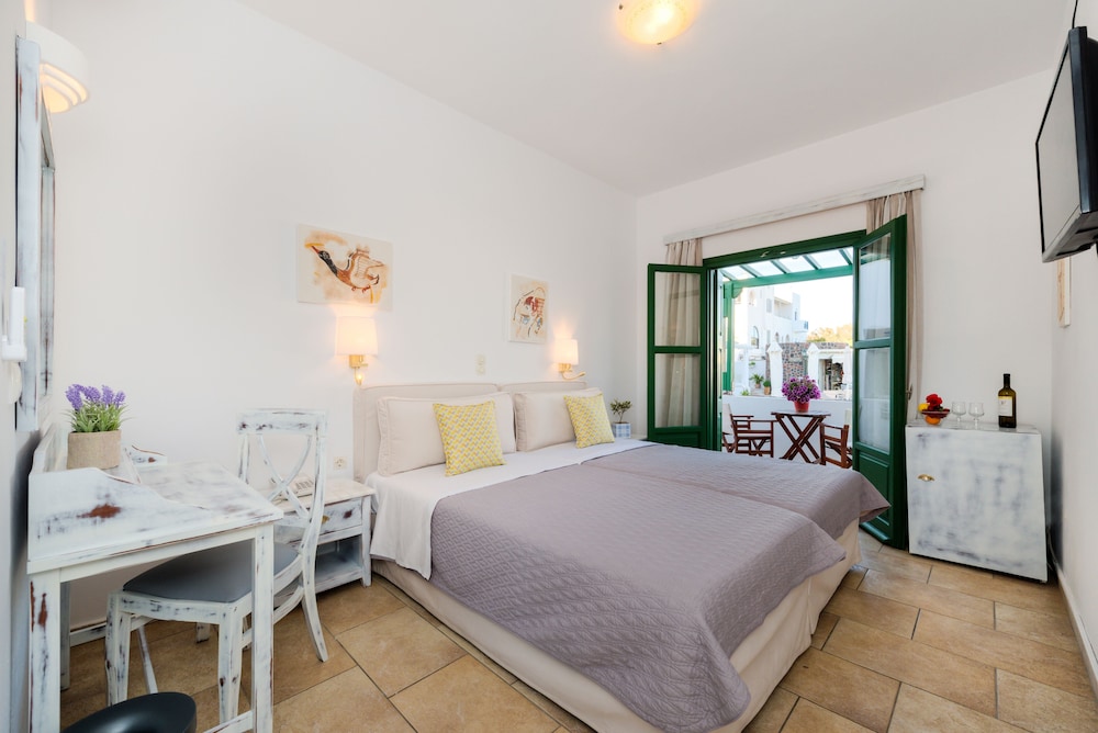 Hotel Mathios Village — Hotel rooms in Akrotiri, South Aegean