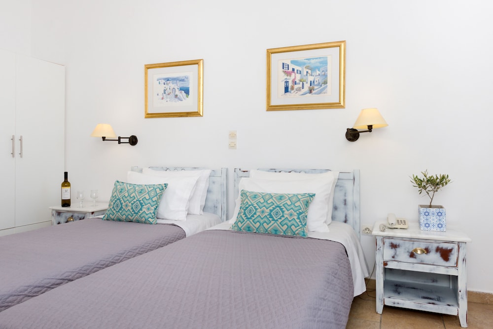 Hotel Mathios Village — Hotel rooms in Akrotiri, South Aegean