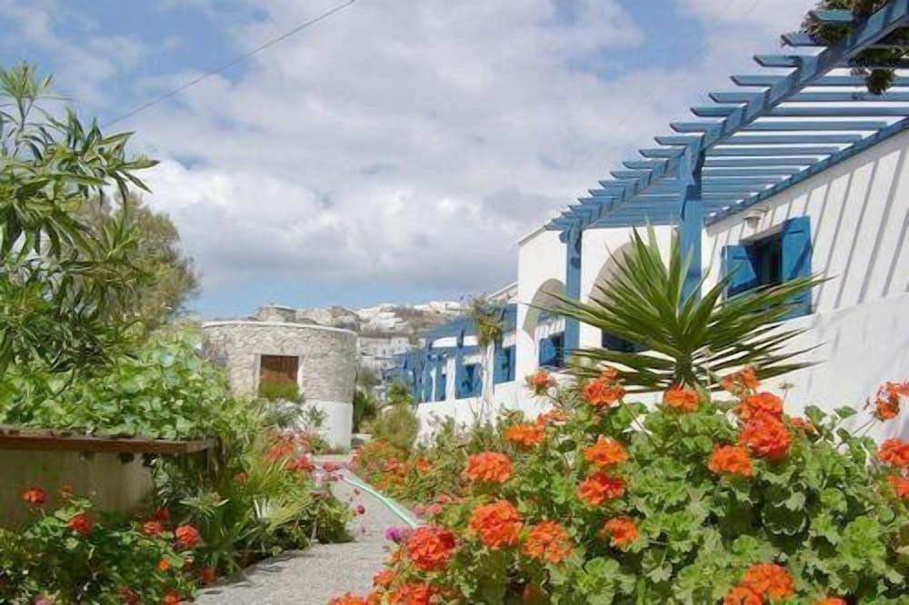 Hotel Mathios Village — Hotel building in Akrotiri, South Aegean