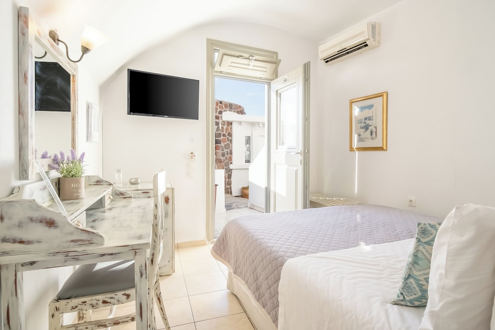 Hotel Mathios Village — Hotel rooms in Akrotiri, South Aegean