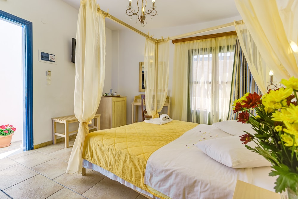 Hotel Mathios Village — Hotel rooms in Akrotiri, South Aegean