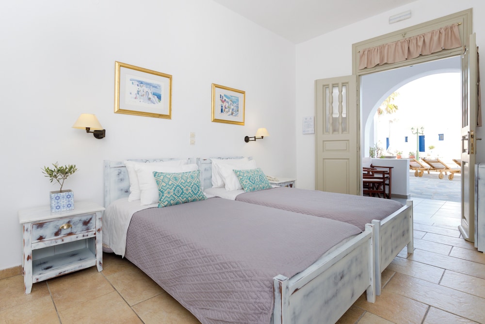 Hotel Mathios Village — Hotel rooms in Akrotiri, South Aegean