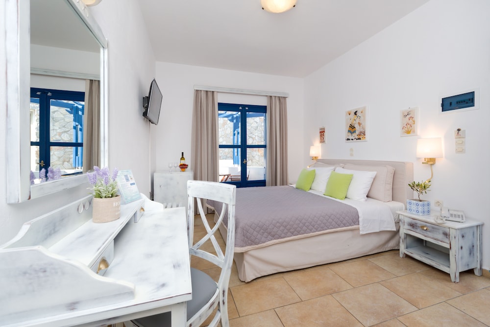 Hotel Mathios Village — Hotel rooms in Akrotiri, South Aegean