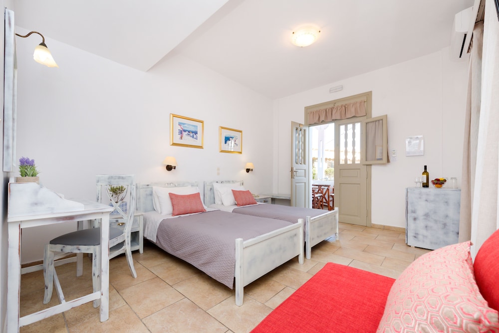 Hotel Mathios Village — Hotel rooms in Akrotiri, South Aegean