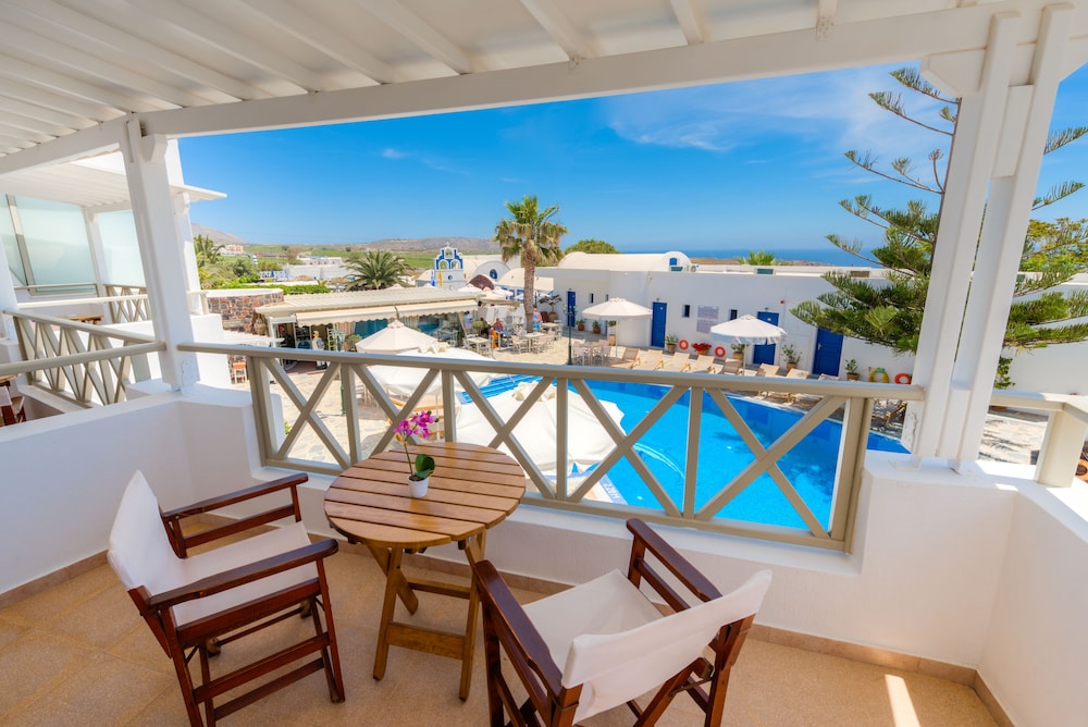 Hotel Mathios Village — Swimming pool in Akrotiri, South Aegean