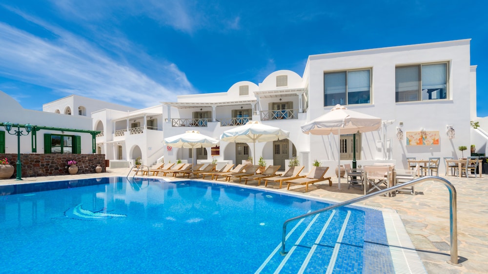 Hotel Mathios Village — Swimming pool in Akrotiri, South Aegean