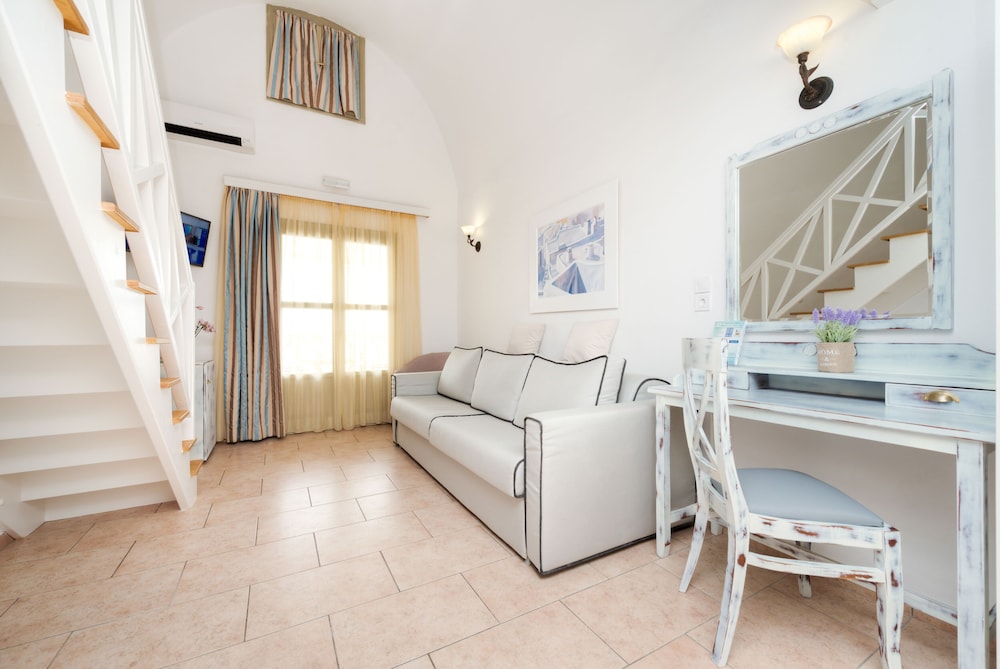 Hotel Mathios Village — Hotel rooms in Akrotiri, South Aegean