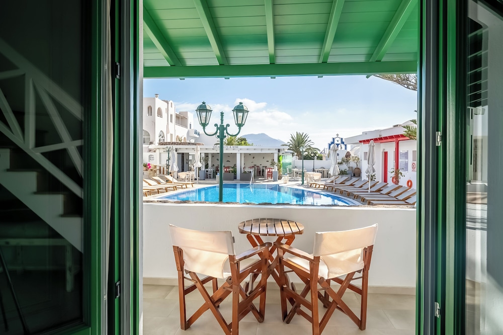 Hotel Mathios Village — Swimming pool in Akrotiri, South Aegean