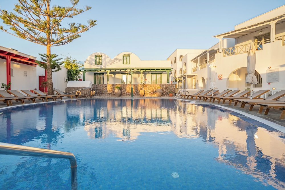 Hotel Mathios Village — Swimming pool in Akrotiri, South Aegean