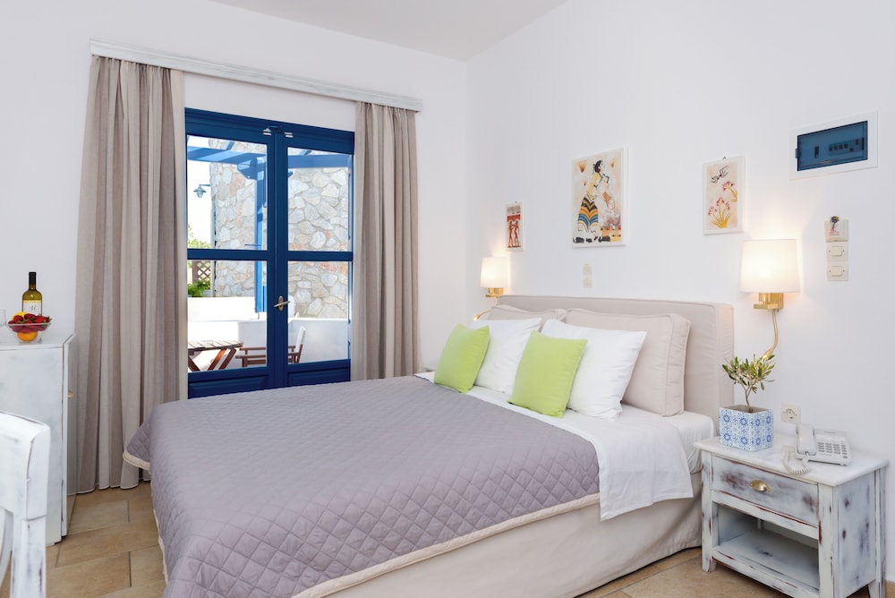 Hotel Mathios Village — Hotel rooms in Akrotiri, South Aegean