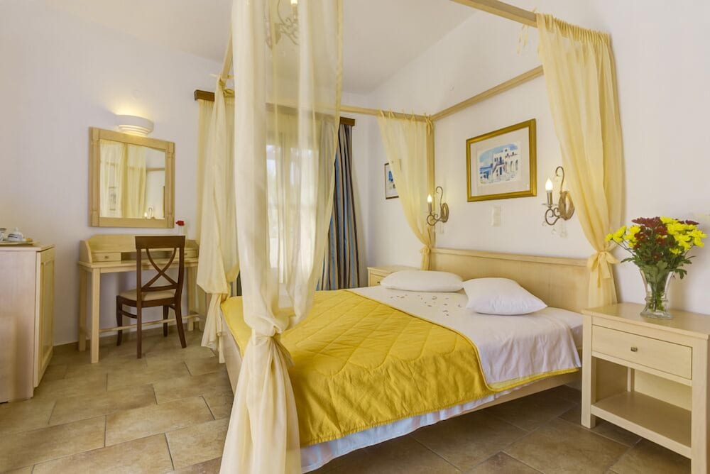 Hotel Mathios Village — Hotel rooms in Akrotiri, South Aegean