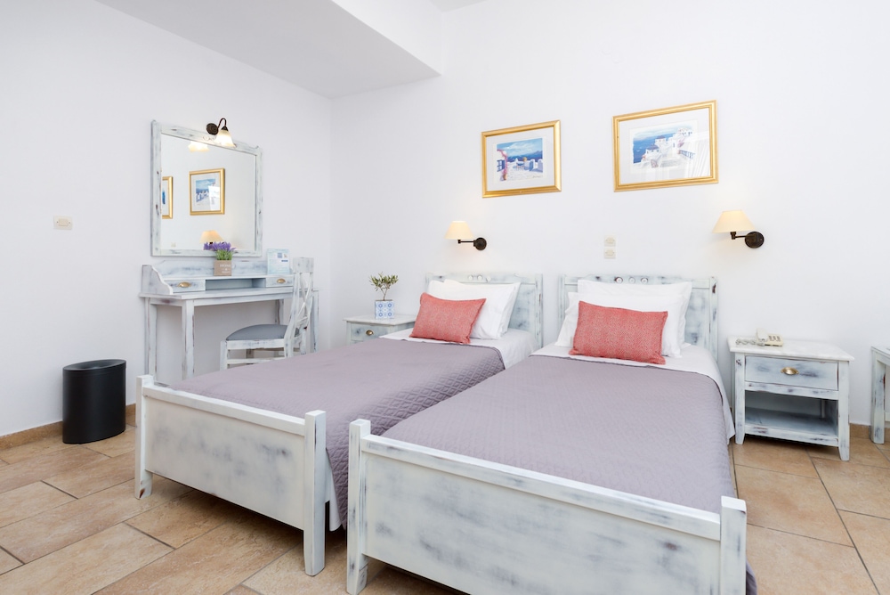 Hotel Mathios Village — Hotel rooms in Akrotiri, South Aegean