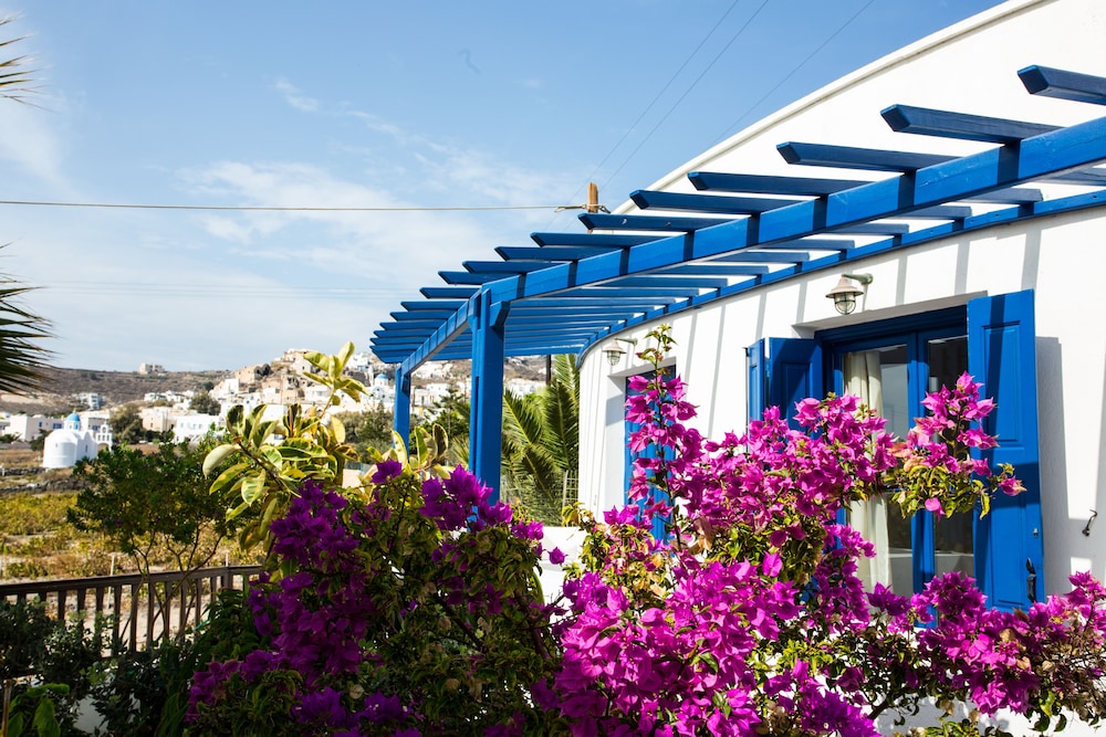Hotel Mathios Village — Hotel building in Akrotiri, South Aegean