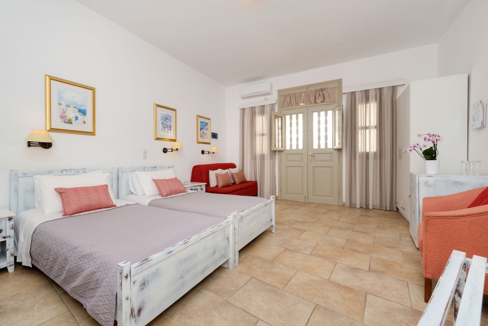Hotel Mathios Village — Hotel rooms in Akrotiri, South Aegean