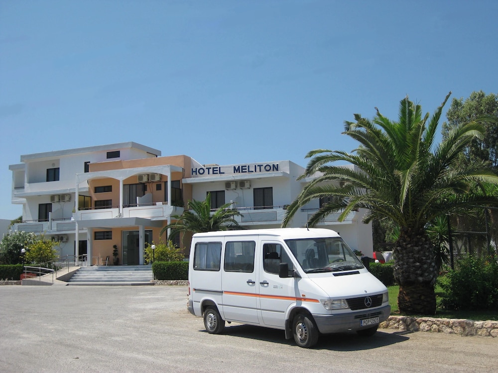 Meliton Hotel — Hotel building in Theologos, South Aegean