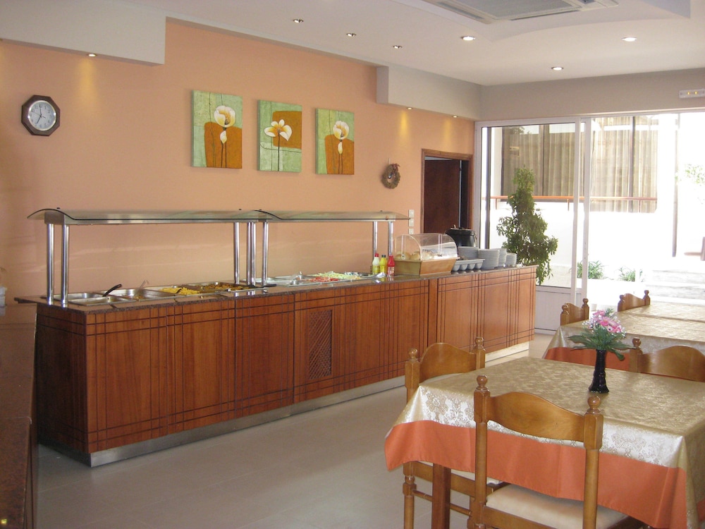 Meliton Hotel — Restaurant & bars in Theologos, South Aegean