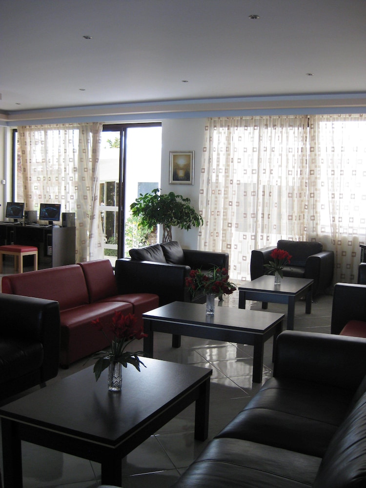 Meliton Hotel — Hotel building in Theologos, South Aegean
