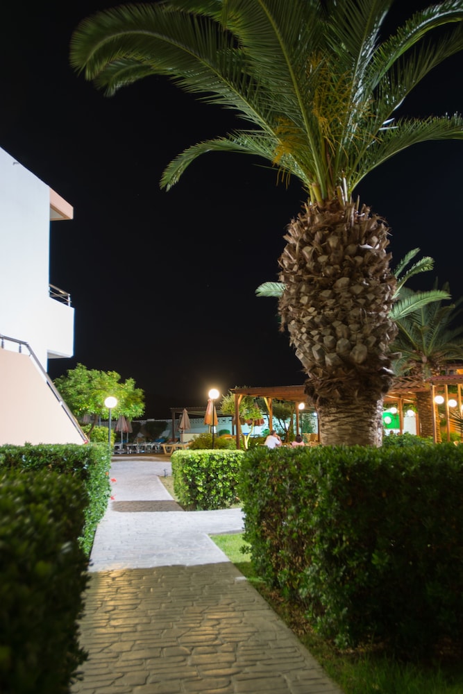 Meliton Hotel — Hotel building in Theologos, South Aegean