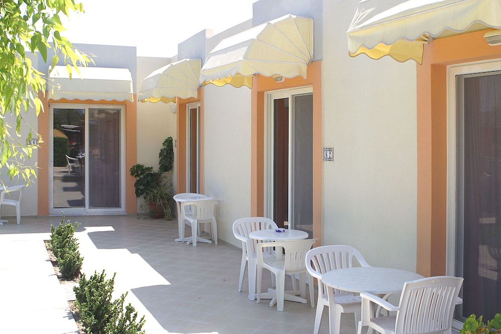 Meliton Hotel — Hotel building in Theologos, South Aegean