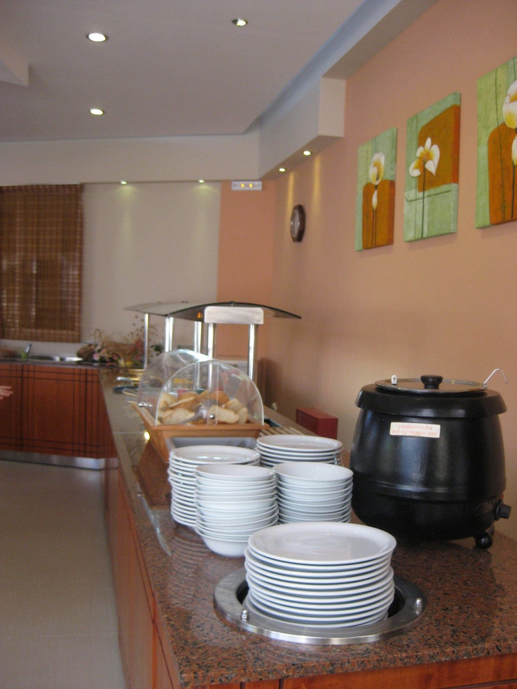 Meliton Hotel — Restaurant & bars in Theologos, South Aegean