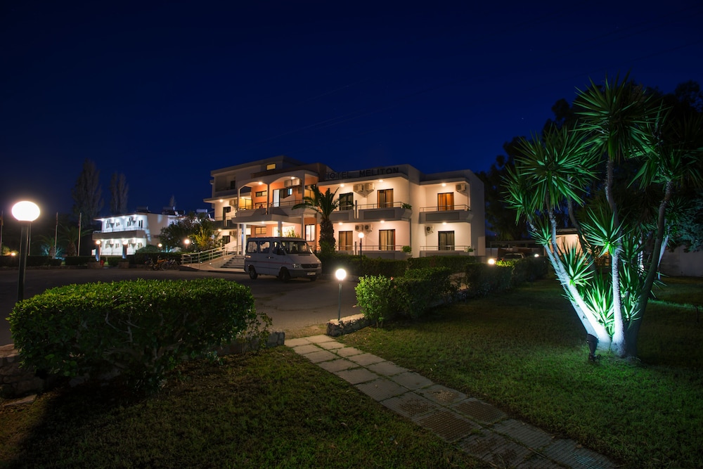 Meliton Hotel — Hotel building in Theologos, South Aegean