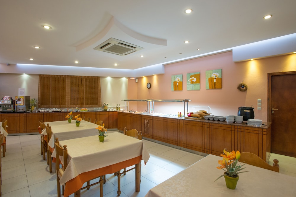 Meliton Hotel — Restaurant & bars in Theologos, South Aegean