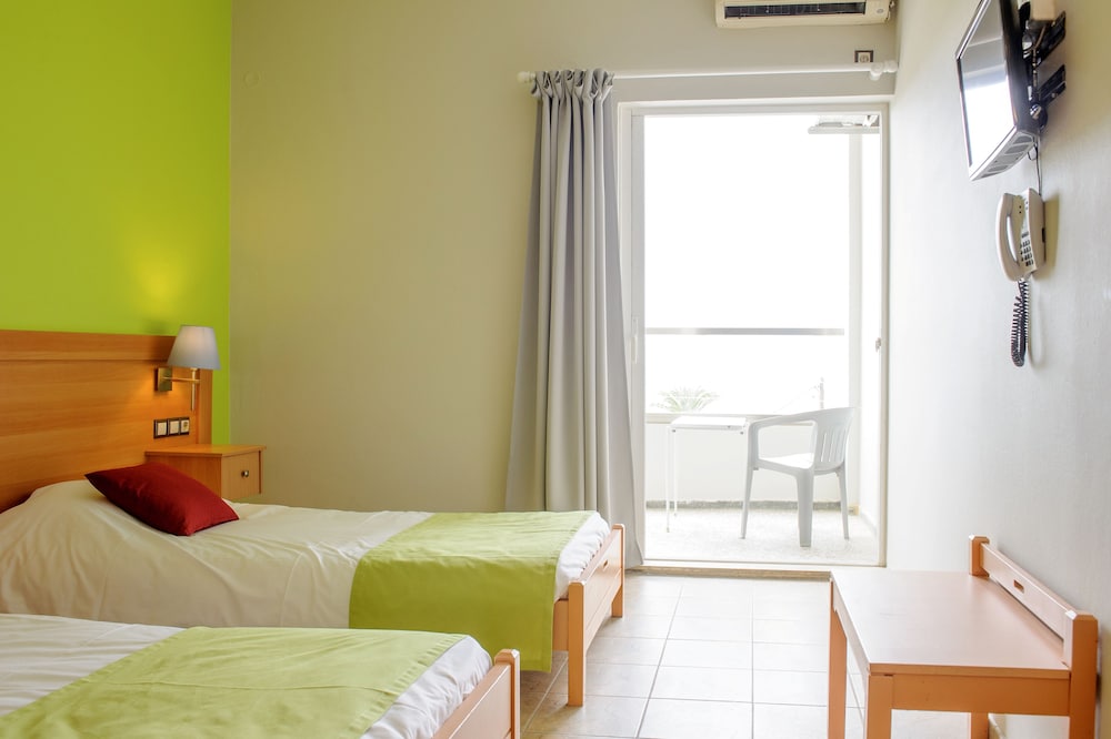 Hotel Mimosa — Hotel rooms in Sidari, Ionian Islands