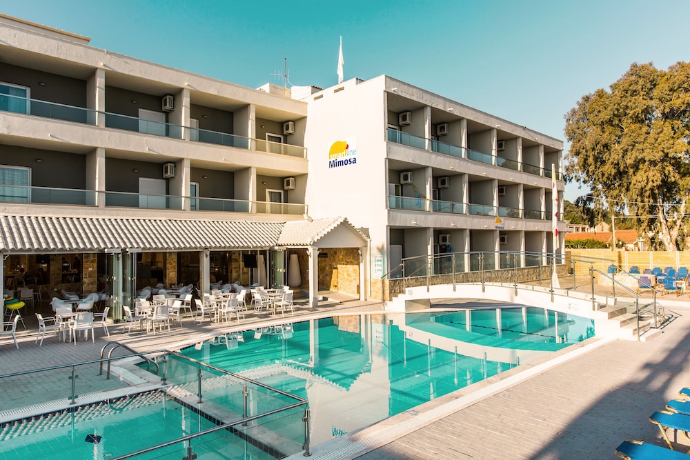 Hotel Mimosa — Hotel building in Sidari, Ionian Islands