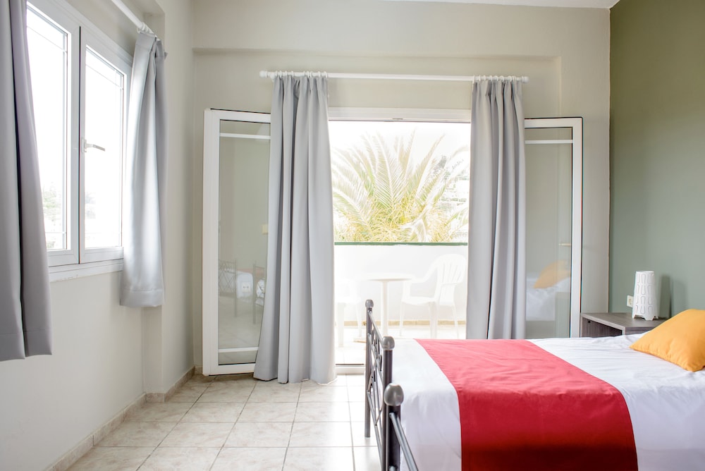 Hotel Mimosa — Hotel rooms in Sidari, Ionian Islands