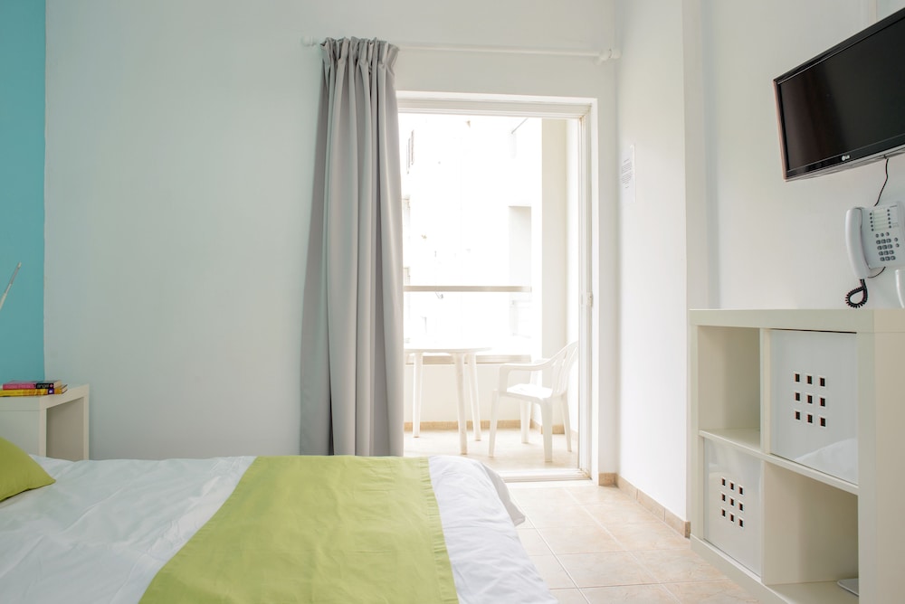 Hotel Mimosa — Hotel rooms in Sidari, Ionian Islands