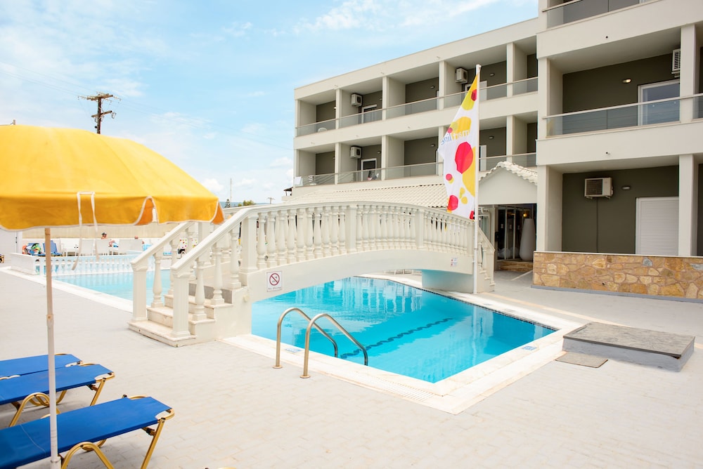 Hotel Mimosa — Swimming pool in Sidari, Ionian Islands