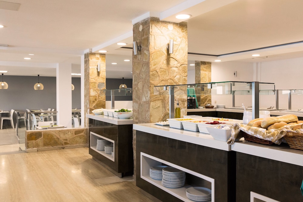 Hotel Mimosa — Restaurant & bars in Sidari, Ionian Islands