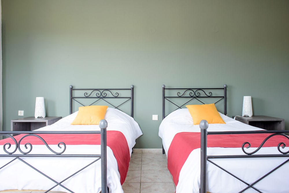 Hotel Mimosa — Hotel rooms in Sidari, Ionian Islands