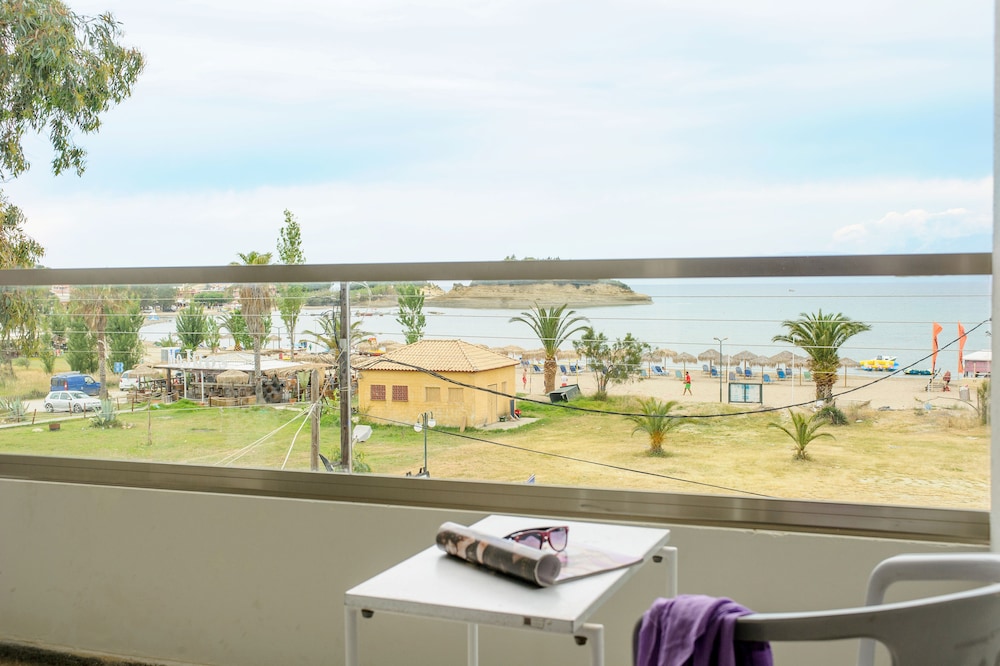 Hotel Mimosa — Hotel rooms in Sidari, Ionian Islands