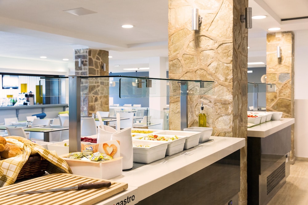 Hotel Mimosa — Restaurant & bars in Sidari, Ionian Islands