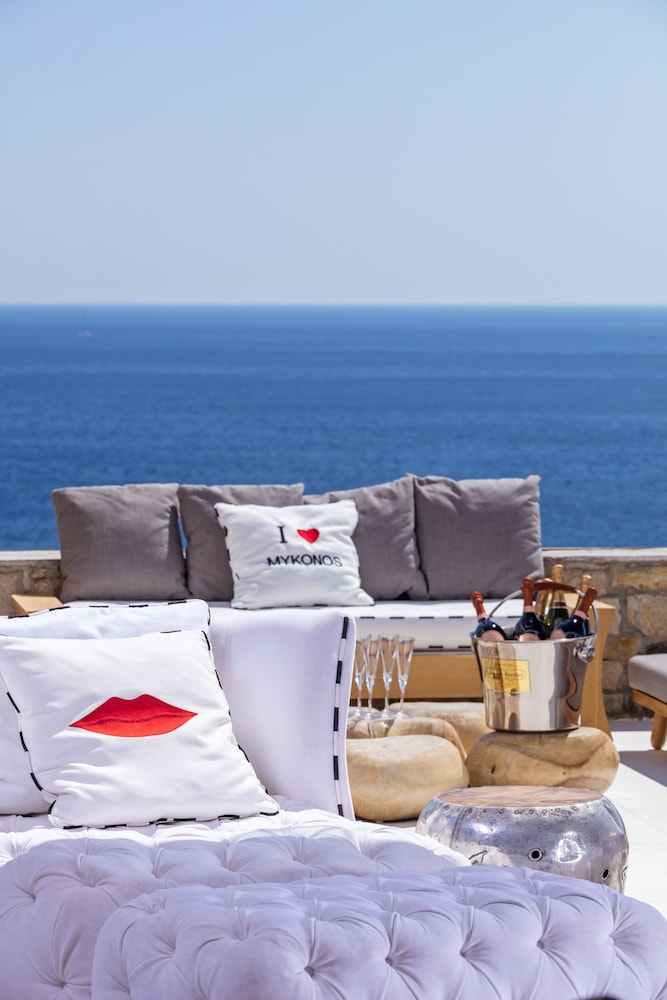 Myconian Imperial - Leading Hotels of the World — Hotel rooms in Elia, South Aegean
