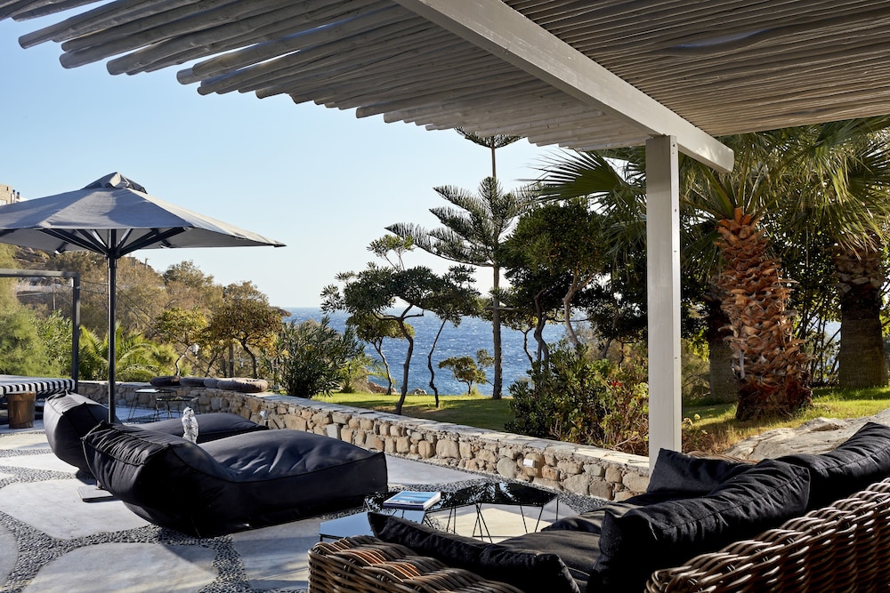 Myconian Imperial - Leading Hotels of the World — Beach in Elia, South Aegean